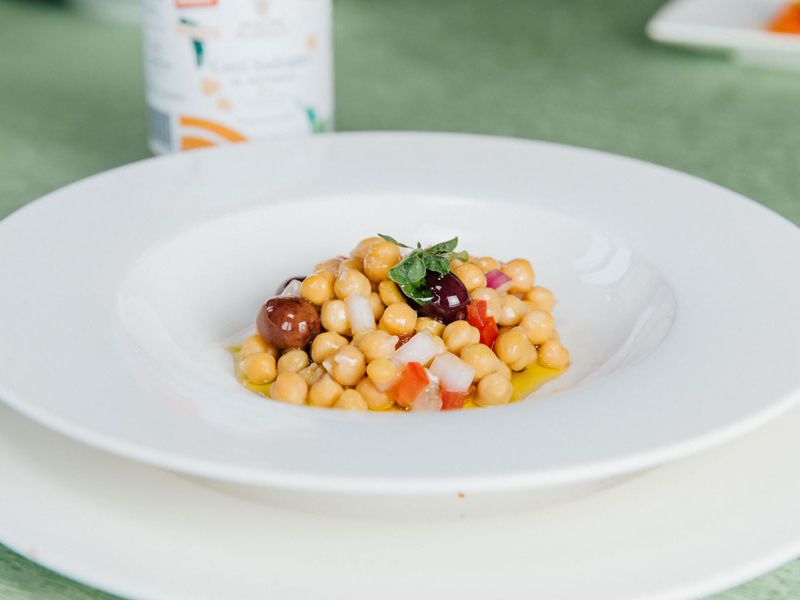 Insalatina di ceci e cipolla rossa di tropea